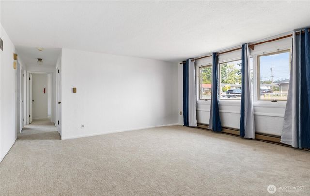 49 SE Pasek Street, Oak Harbor, WA 98277