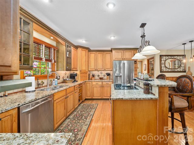 210 Shepard Way, Burnsville, NC 28714
