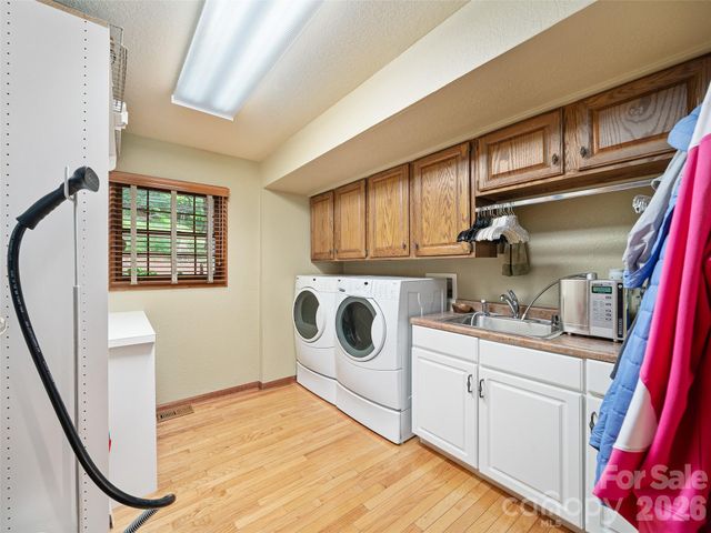 210 Shepard Way, Burnsville, NC 28714