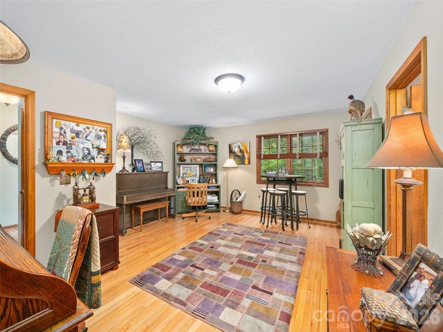 210 Shepard Way, Burnsville, NC 28714