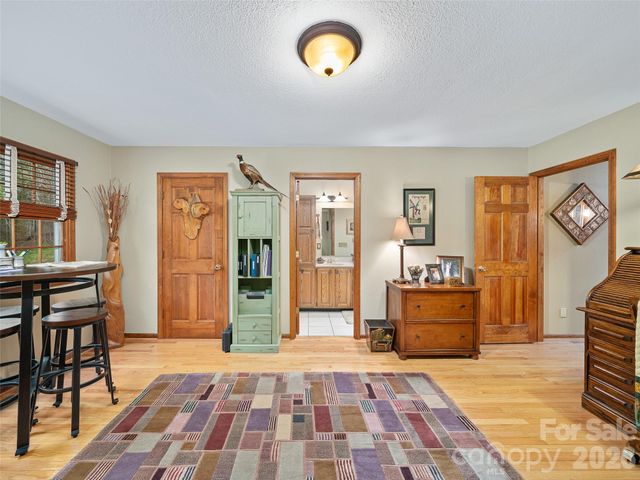210 Shepard Way, Burnsville, NC 28714