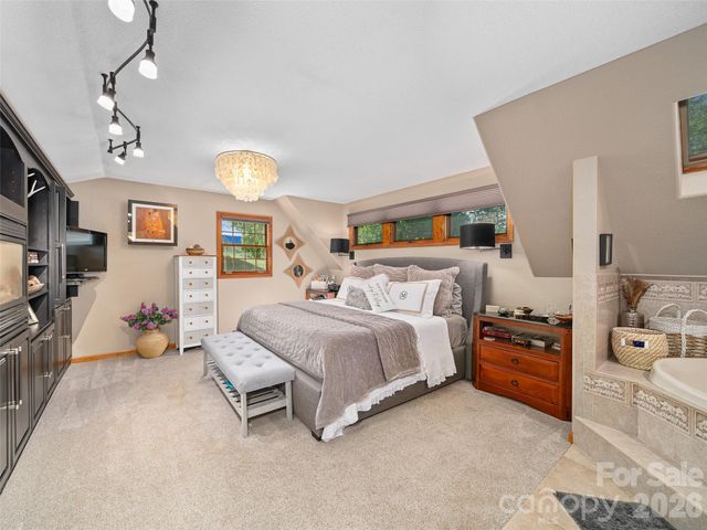 210 Shepard Way, Burnsville, NC 28714