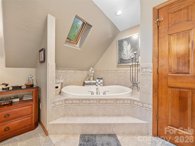 210 Shepard Way, Burnsville, NC 28714