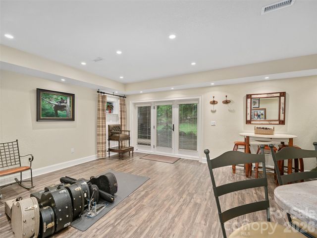 210 Shepard Way, Burnsville, NC 28714