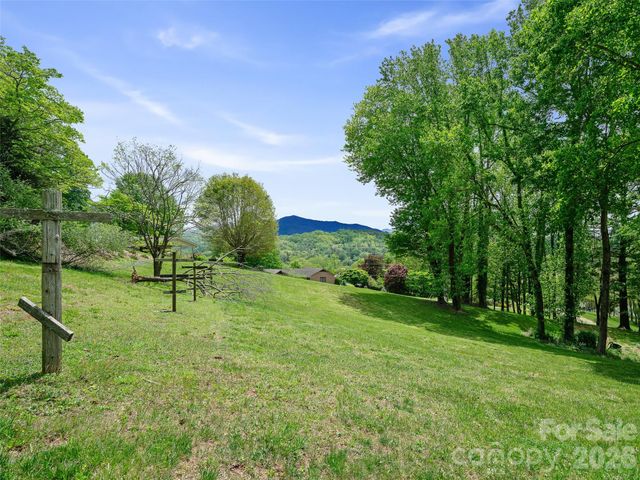 210 Shepard Way, Burnsville, NC 28714