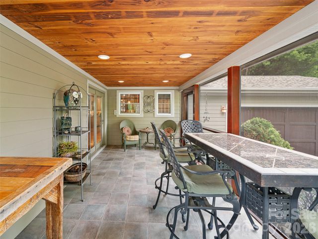 210 Shepard Way, Burnsville, NC 28714