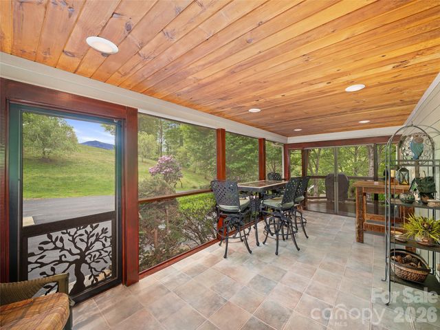 210 Shepard Way, Burnsville, NC 28714