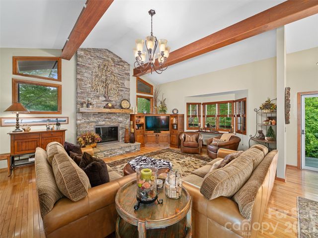 210 Shepard Way, Burnsville, NC 28714