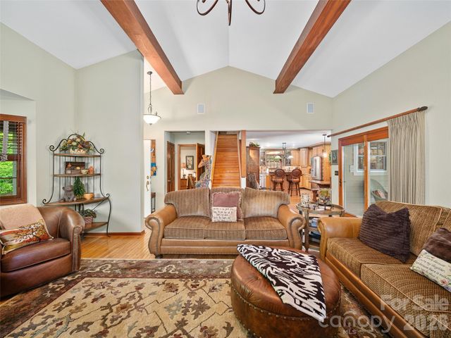210 Shepard Way, Burnsville, NC 28714
