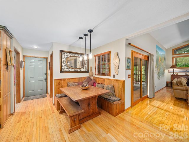210 Shepard Way, Burnsville, NC 28714