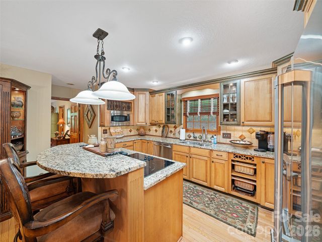 210 Shepard Way, Burnsville, NC 28714