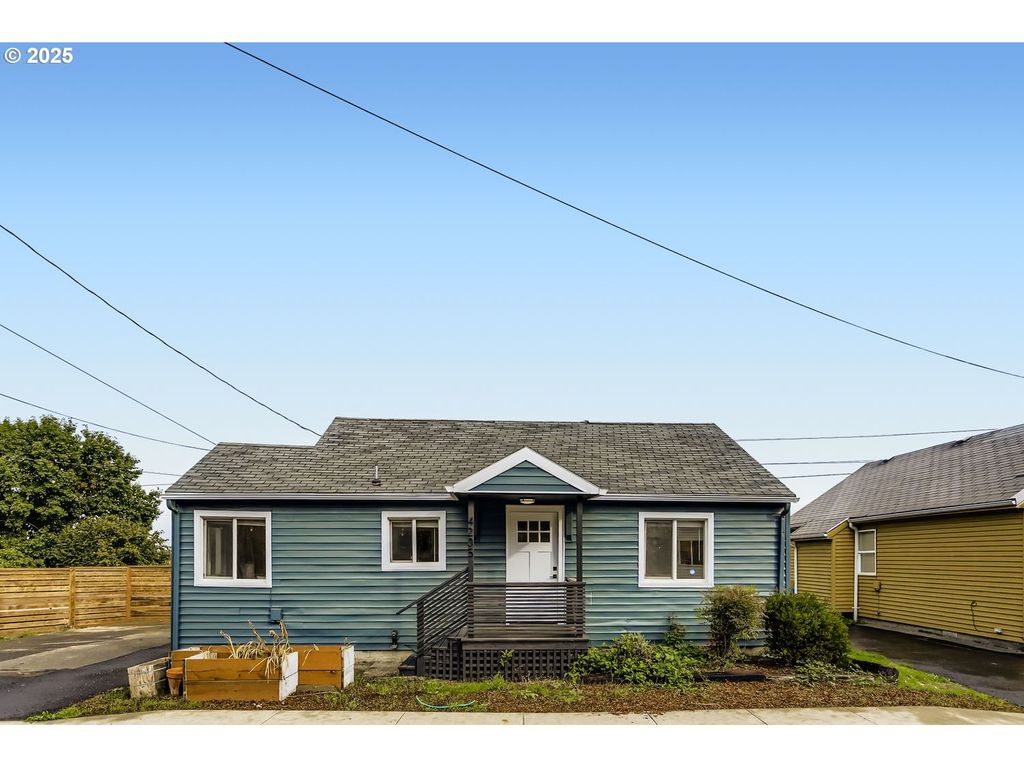 4205 Ne Highland Ct, Portland, OR 97218