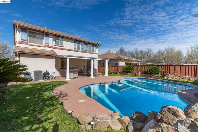 228 W Heritage, Mountain House, CA 95391