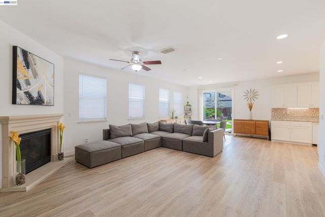 228 W Heritage, Mountain House, CA 95391