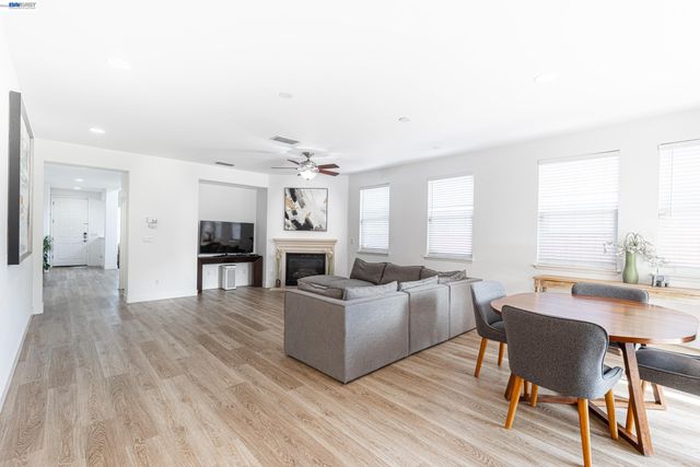 228 W Heritage, Mountain House, CA 95391