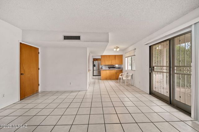 2000 N Heatherbrae Circle, Tucson, AZ 85715