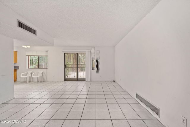 2000 N Heatherbrae Circle, Tucson, AZ 85715