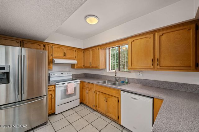2000 N Heatherbrae Circle, Tucson, AZ 85715