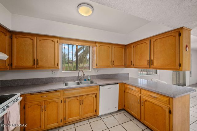 2000 N Heatherbrae Circle, Tucson, AZ 85715