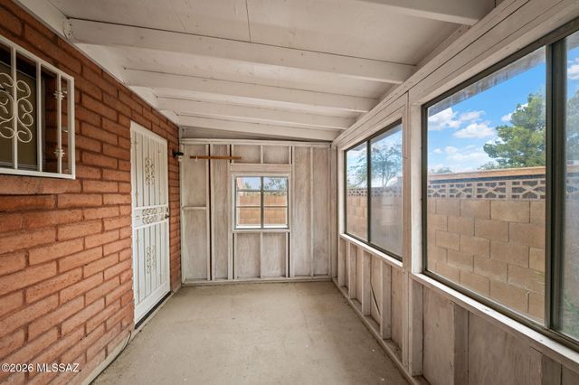 2000 N Heatherbrae Circle, Tucson, AZ 85715