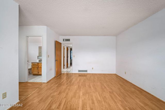 2000 N Heatherbrae Circle, Tucson, AZ 85715