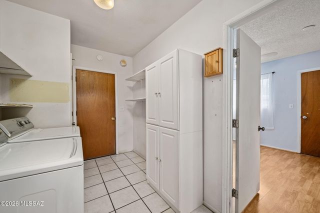2000 N Heatherbrae Circle, Tucson, AZ 85715