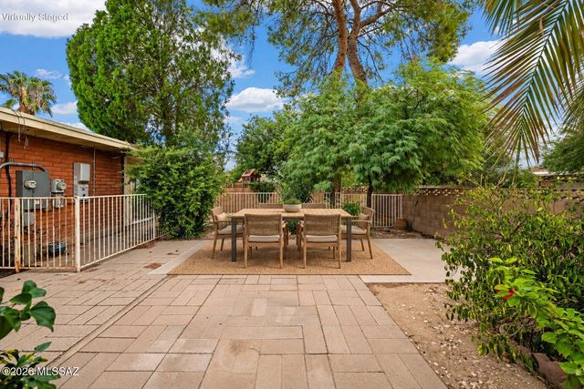 2000 N Heatherbrae Circle, Tucson, AZ 85715