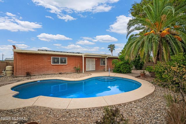 2000 N Heatherbrae Circle, Tucson, AZ 85715