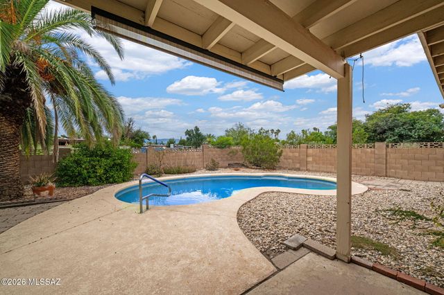 2000 N Heatherbrae Circle, Tucson, AZ 85715