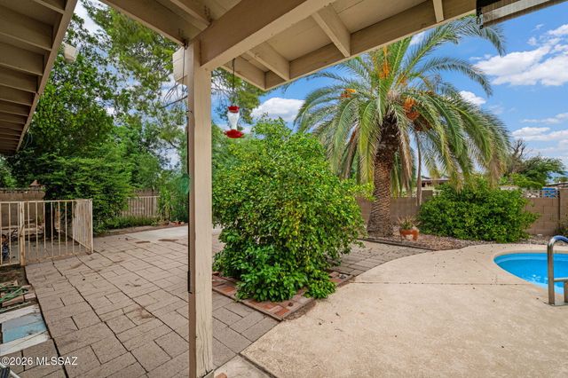 2000 N Heatherbrae Circle, Tucson, AZ 85715