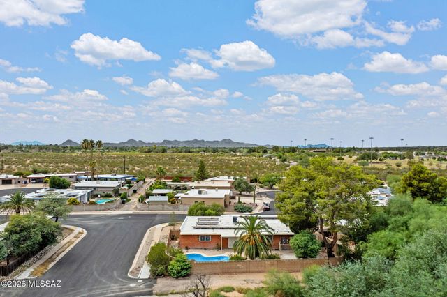 2000 N Heatherbrae Circle, Tucson, AZ 85715