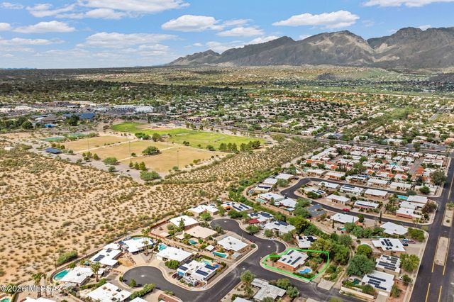 2000 N Heatherbrae Circle, Tucson, AZ 85715