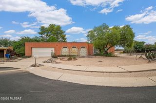 2000 N Heatherbrae Circle, Tucson, AZ 85715