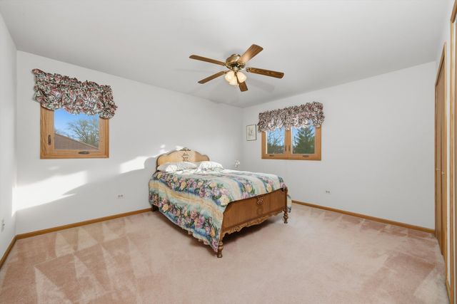 51 Evergreen Drive, Lemont, IL 60439