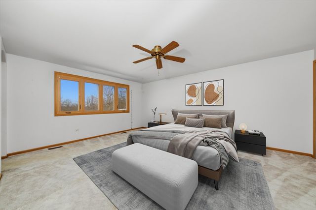 51 Evergreen Drive, Lemont, IL 60439