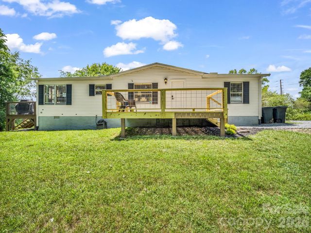 210 Banner Farm Road, Mills River, NC 28759