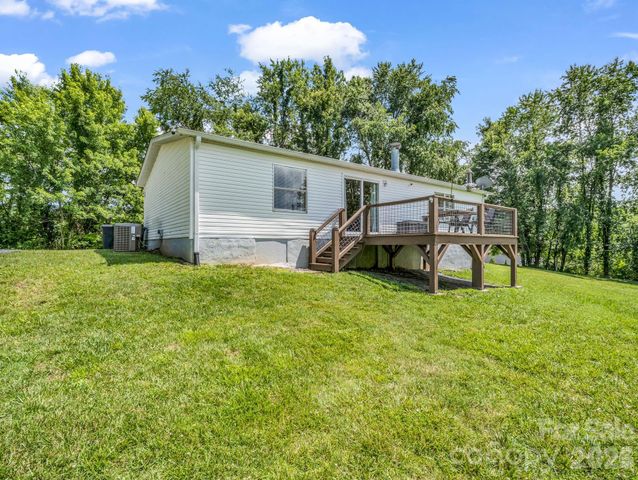 210 Banner Farm Road, Mills River, NC 28759