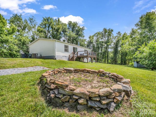 210 Banner Farm Road, Mills River, NC 28759