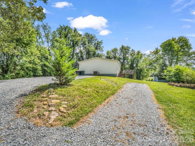 210 Banner Farm Road, Mills River, NC 28759