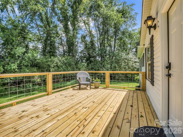 210 Banner Farm Road, Mills River, NC 28759