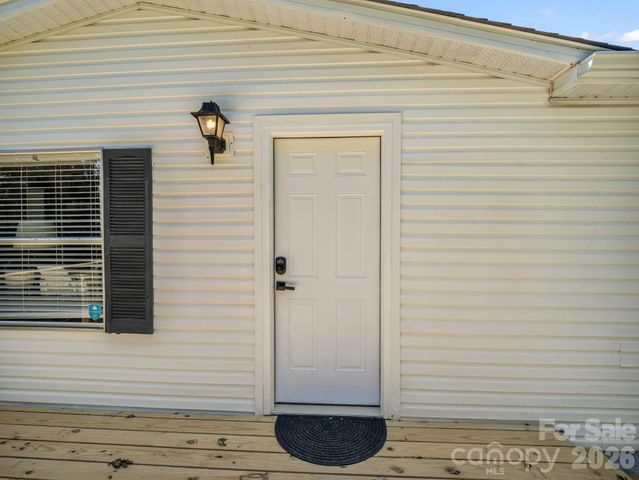 210 Banner Farm Road, Mills River, NC 28759