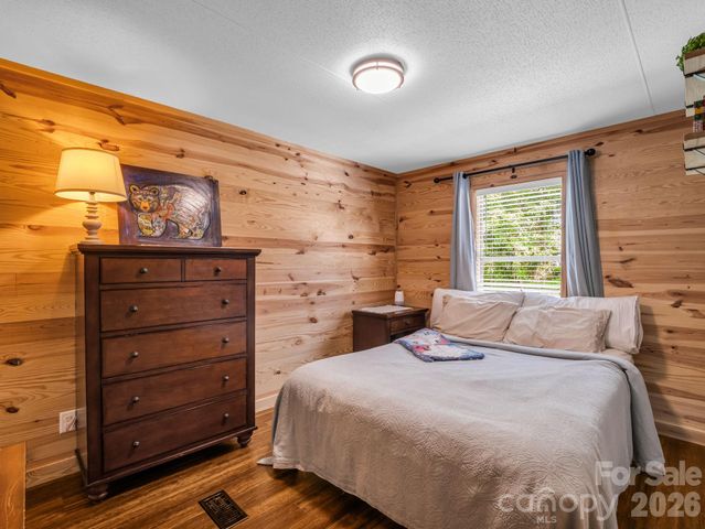 210 Banner Farm Road, Mills River, NC 28759