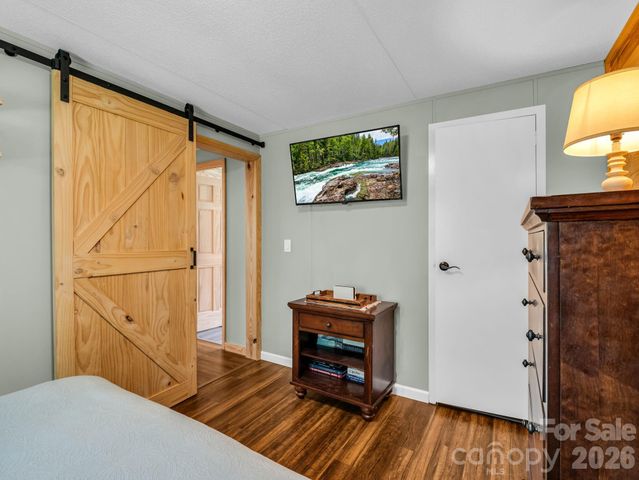 210 Banner Farm Road, Mills River, NC 28759