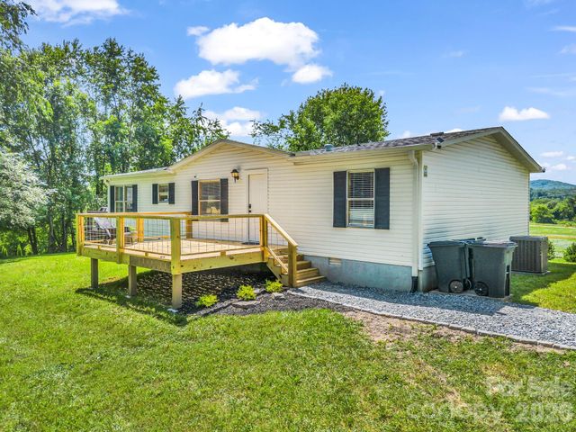210 Banner Farm Road, Mills River, NC 28759
