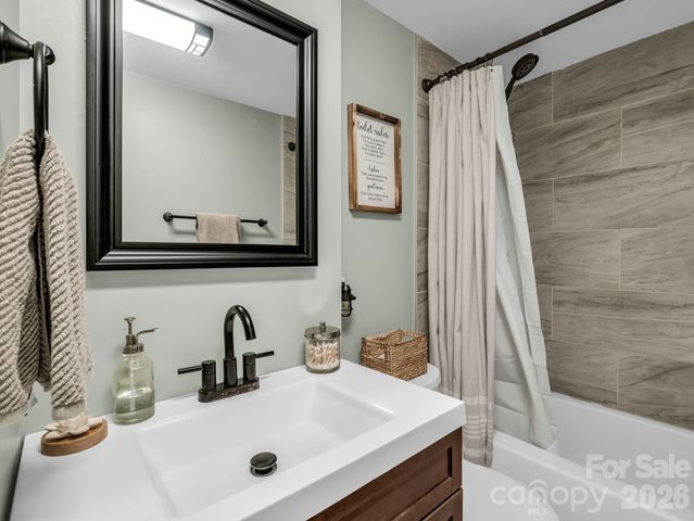 210 Banner Farm Road, Mills River, NC 28759