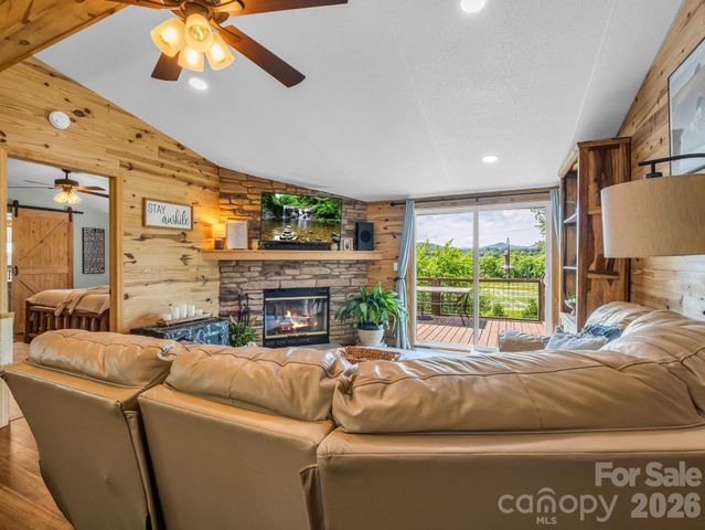 210 Banner Farm Road, Mills River, NC 28759