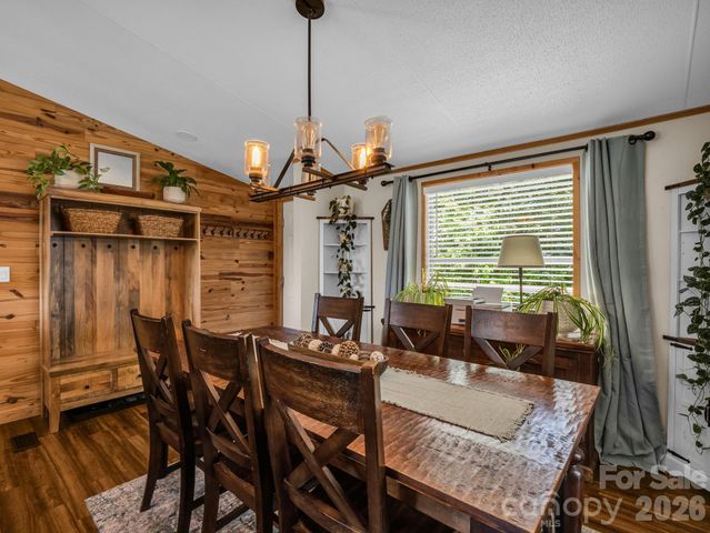 210 Banner Farm Road, Mills River, NC 28759