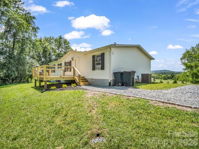 210 Banner Farm Road, Mills River, NC 28759