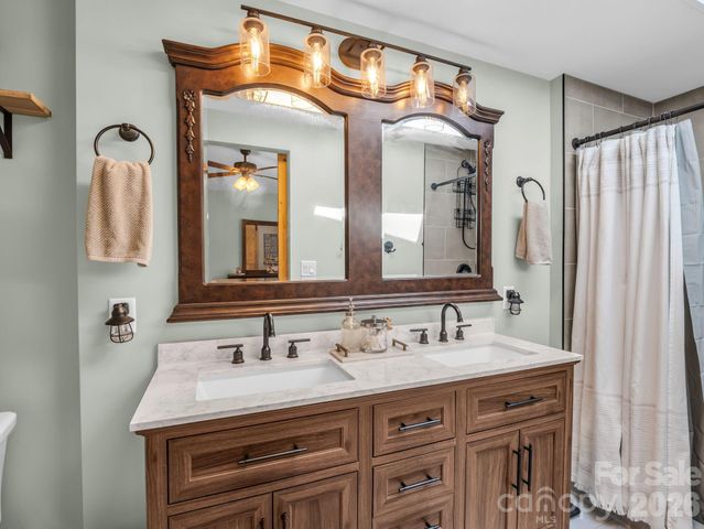 210 Banner Farm Road, Mills River, NC 28759