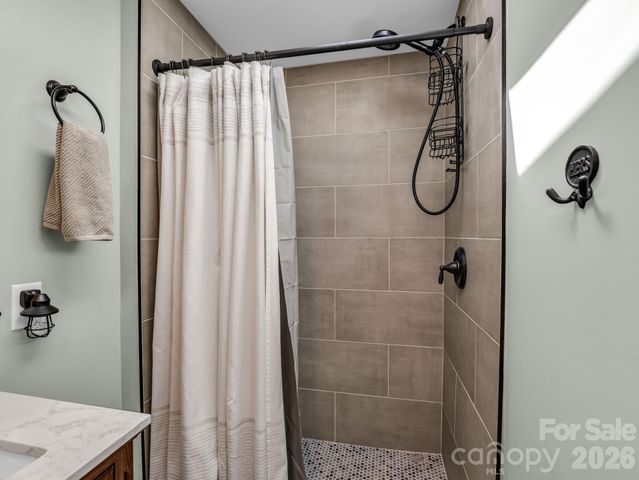 210 Banner Farm Road, Mills River, NC 28759